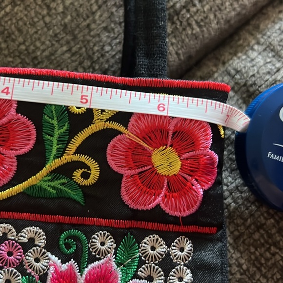 Small embroidered handbag - Picture 7 of 9